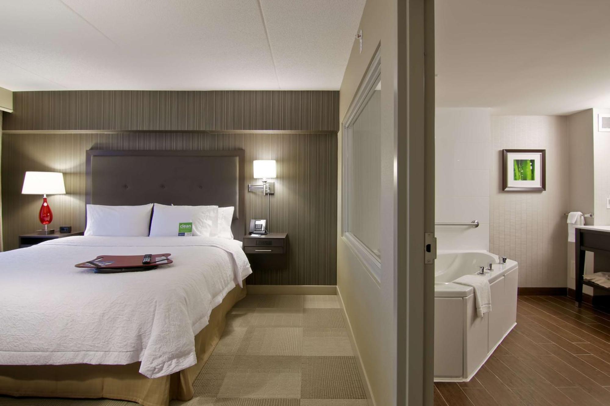 Hampton Inn & Suites By Hilton Toronto Markham Exterior photo